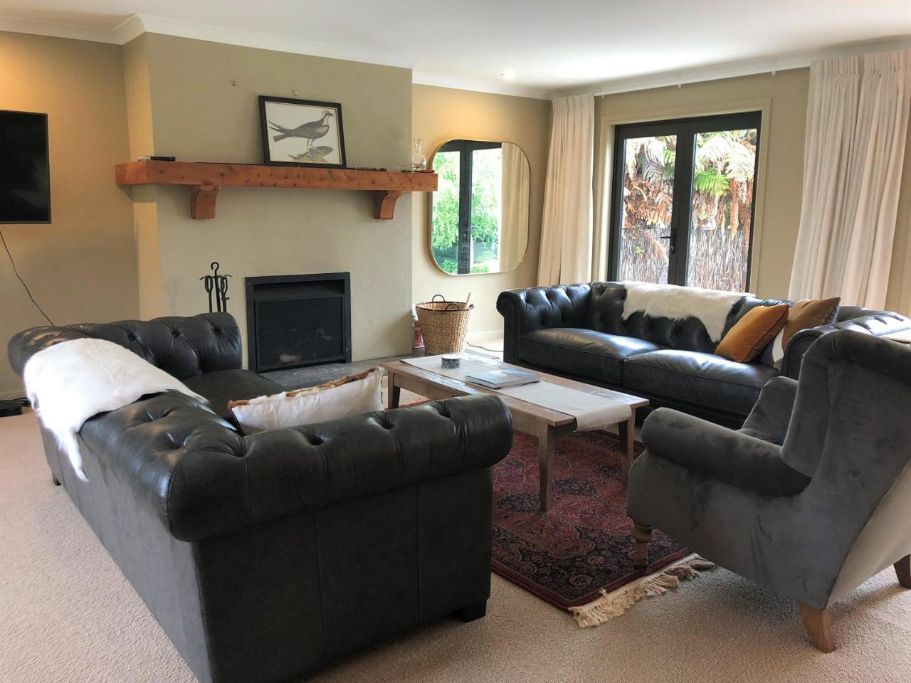 Kinloch Lakeview Lodge - Taupo Екстериор снимка