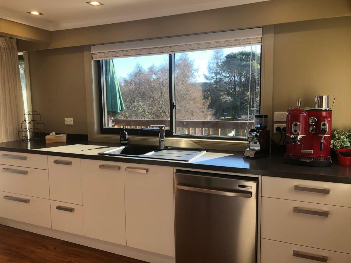 Kinloch Lakeview Lodge - Taupo Екстериор снимка