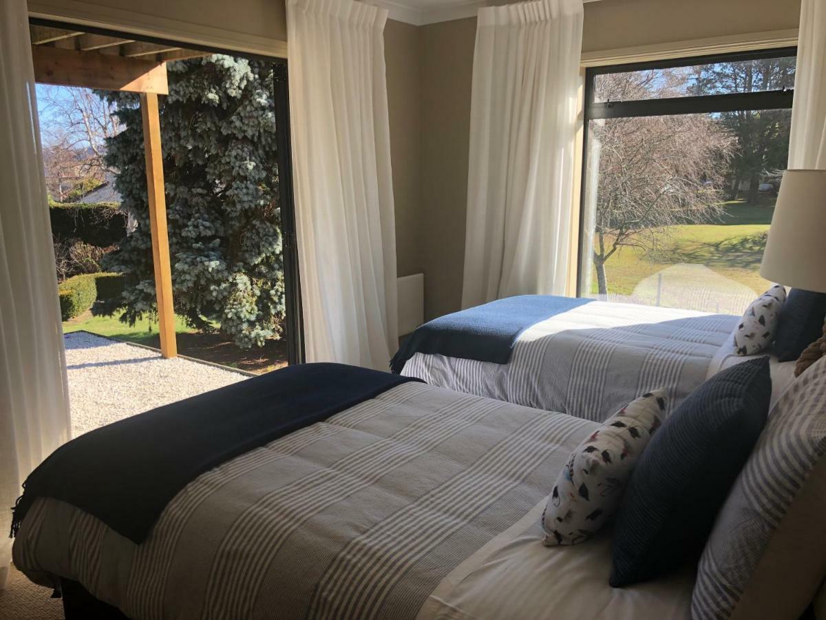 Kinloch Lakeview Lodge - Taupo Екстериор снимка